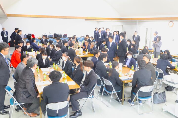 県内企業・行政との座談会「ひめとーーく!」を開催しました
